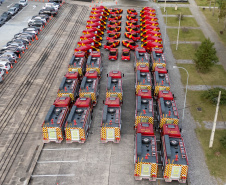 Caminhões, ambulâncias e sonar: governador entrega equipamentos aos Bombeiros