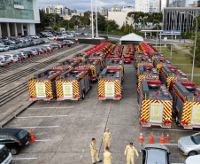 Caminhões, ambulâncias e sonar: governador entrega equipamentos aos Bombeiros