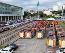 Caminhões, ambulâncias e sonar: governador entrega equipamentos aos Bombeiros