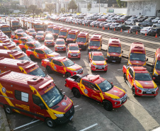 Caminhões, ambulâncias e sonar: governador entrega equipamentos aos Bombeiros