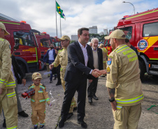 Caminhões, ambulâncias e sonar: governador entrega equipamentos aos Bombeiros