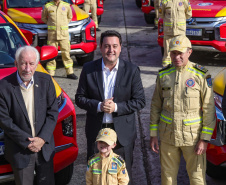 Caminhões, ambulâncias e sonar: governador entrega equipamentos aos Bombeiros