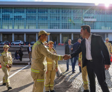 Caminhões, ambulâncias e sonar: governador entrega equipamentos aos Bombeiros