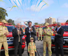 Caminhões, ambulâncias e sonar: governador entrega equipamentos aos Bombeiros