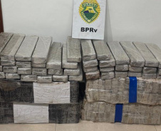 PMPR apreende 100 quilos de maconha e milhares de produtos ilegais do Paraguai no Interior