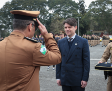 Autoridades do Estado recebem honrarias da Polícia Militar do Paraná