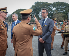 Autoridades do Estado recebem honrarias da Polícia Militar do Paraná