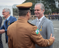 Autoridades do Estado recebem honrarias da Polícia Militar do Paraná