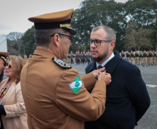 Autoridades do Estado recebem honrarias da Polícia Militar do Paraná