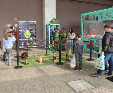 Exposição "Exemplos que Arrastam" da PMPR chega ao Shopping Estação