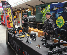 Exposição "Exemplos que Arrastam" da PMPR chega ao Shopping Estação