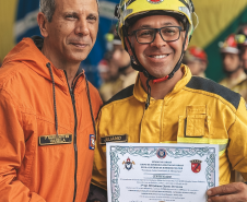 Padrão internacional: bombeiros concluem curso de protocolos da ONU para deslizamentos