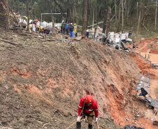 Explosão em Quatro Barras: após recolhimento de vestígios, trabalhos avançam para identificação das vítimas