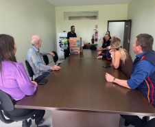 Pessoas privadas de liberdade fazem polvinhos de crochê para crianças atendidas pelo Samu