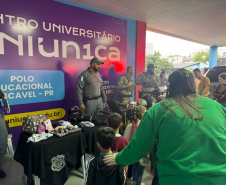 Polícia Penal do Paraná aproxima crianças da segurança pública ao participar de exposição escolar em Cascavel