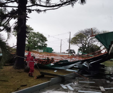 Corpo de Bombeiros do Paraná alerta sobre cuidados diante de fortes chuvas e ventos