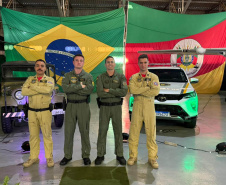 Militares do Paraná recebem medalhas por salvamentos no Rio Grande do Sul em 2024
