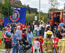 Bombeiros promovem evento para crianças em celebração aos 113 anos da corporação