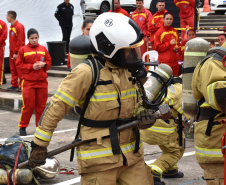 Competição “Bombeira de Garra” encerra 10º Encontro Nacional de Bombeiras Militares no Paraná