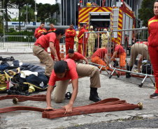 Competição “Bombeira de Garra” encerra 10º Encontro Nacional de Bombeiras Militares no Paraná