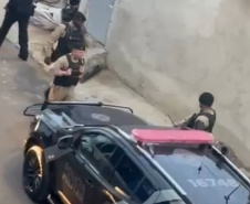 PCPR faz operação contra o tráfico de drogas no bairro Parolin, em Curitiba