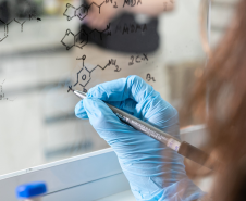 Cientistas são a fonte de maior confiança para os paranaenses, aponta pesquisa inédita