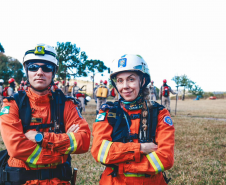 Bombeira paranaense participa de curso de referência sobre prevenção e combate a incêndios florestais no Chile