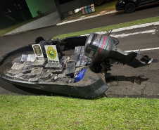 PMPR, PCPR e PF apreendem embarcação com 937 quilos de maconha em Santa Helena