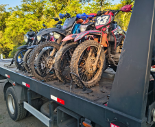 PMPR e PPPR desarticulam oficina clandestina e apreendem motocicletas adulteradas em Ponta Grossa