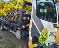 PMPR e PPPR desarticulam oficina clandestina e apreendem motocicletas adulteradas em Ponta Grossa