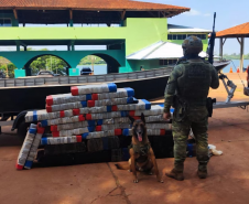 PMPR apreende embarcação com mais de 440 quilos de maconha no Lago de Itaipu