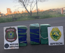 Ações da PMPR e PF no fim de semana resultam em apreensões de cigarros e drogas na fronteira