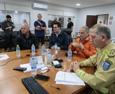 Governo manda dezenas de bombeiros e equipes da saúde para auxiliar Rio Bonito do Iguaçu