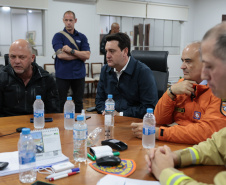 Governo manda dezenas de bombeiros e equipes da saúde para auxiliar Rio Bonito do Iguaçu