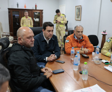 Governo manda dezenas de bombeiros e equipes da saúde para auxiliar Rio Bonito do Iguaçu