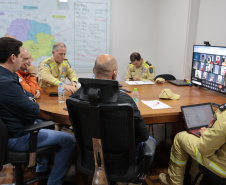 Governo manda dezenas de bombeiros e equipes da saúde para auxiliar Rio Bonito do Iguaçu