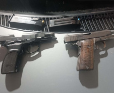 PCPR e PMPR prendem 3 pessoas e apreendem 6 armas, munições e drogas em Cascavel