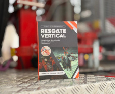Bombeiro paranaense lança 3ª edição de livro referência em salvamento em altura