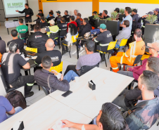 Programa Mulher Segura promove palestra na Dalba Engenharia sobre o papel dos homens no combate à violência contra a mulher