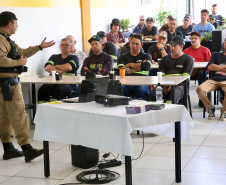 Programa Mulher Segura promove palestra na Dalba Engenharia sobre o papel dos homens no combate à violência contra a mulher