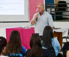 Encontro no Centro de Convivência do Idoso reforça rede de proteção às mulheres em Carambeí