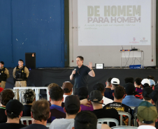 Programa Mulher Segura leva palestra a funcionários do frigorífico Frigodasko em Pitanga