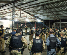 Polícias do Paraná cumprem 109 mandados em cinco estados contra organização criminosa