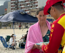 Bombeiros realizam ações educativas para crianças no primeiro fim de semana do Verão Maior Paraná