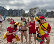 Bombeiros realizam ações educativas para crianças no primeiro fim de semana do Verão Maior Paraná