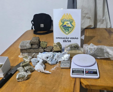 PMPR prende três pessoas e apreende drogas em Pontal do Paraná com apoio de cão de faro