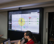 Tecnologia de monitoração simultânea contra feminicídios está em uso no Paraná