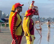 Corpo de Bombeiros reforça efetivo no Litoral e alerta para cuidados contra afogamentos
