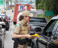 PMPR realiza ação de proximidade e conscientização no Ferry Boat