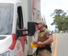 PMPR realiza ação de proximidade e conscientização no Ferry Boat